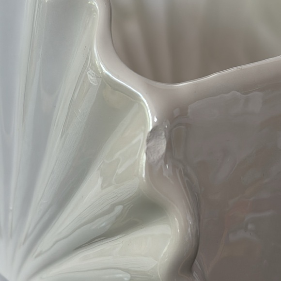 Vintage Ceramic Shell-Shaped Planter/Storage With Ocean-Themed Decorations - Picture 9 of 9